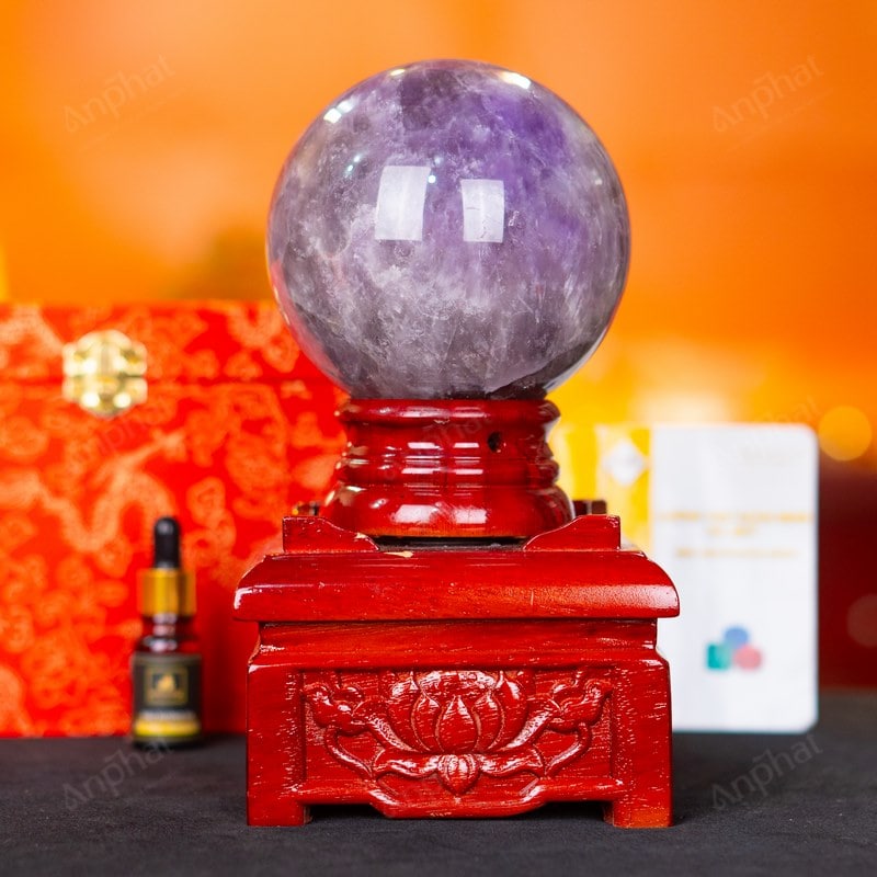 Quả Cầu Thạch Anh Tím có nhiều tác dụng phong thủy và hỗ trợ sức khỏe
