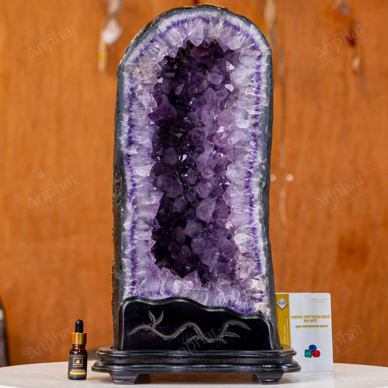 Đá thạch anh tím mang đến sự bình an cho gia chủ