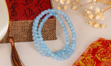 Vòng Tay Aquamarine thuộc hành Thủy, rất tốt cho người mệnh Mộc, mang lại sự mát lành, dễ chịu và thu hút năng lượng tích cực