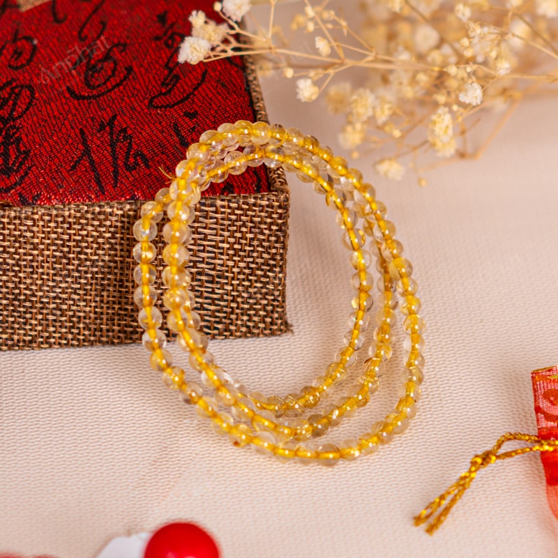 Vòng tay thạch anh vàng rất phù hợp với nữ mệnh Thổ